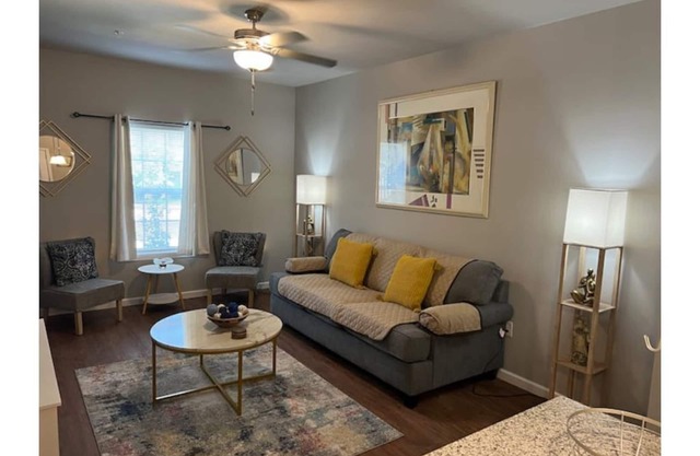 Charming 2BR Easy Access to VSU, SGMC & Downtown
