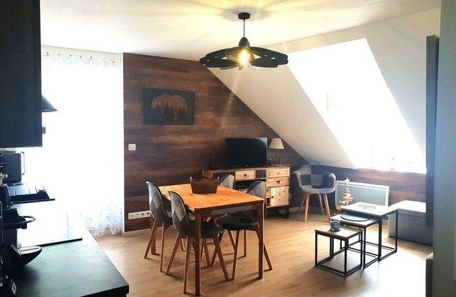 Charming 2BR near spas, sleeps 6