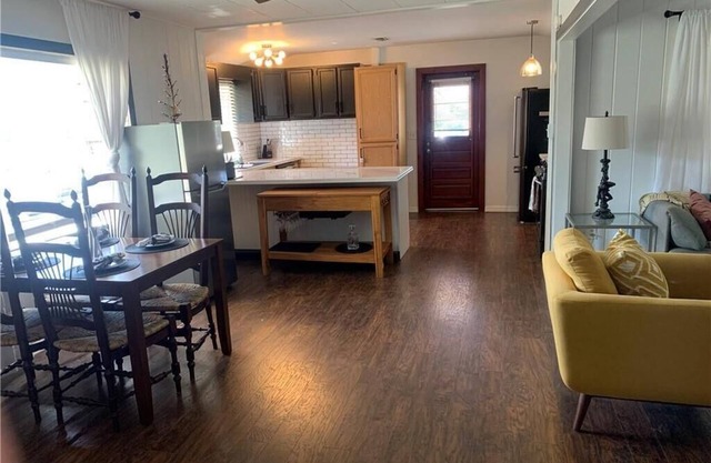 Charming 3/2 house near Downtown Inverness & Rails to Trails walking/bike path.