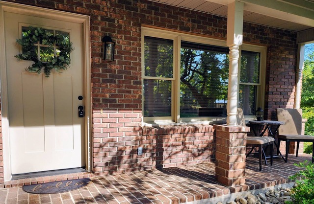 Charming 3 bed 2 bath home, game & laundry room hot tub in hocking foothills
