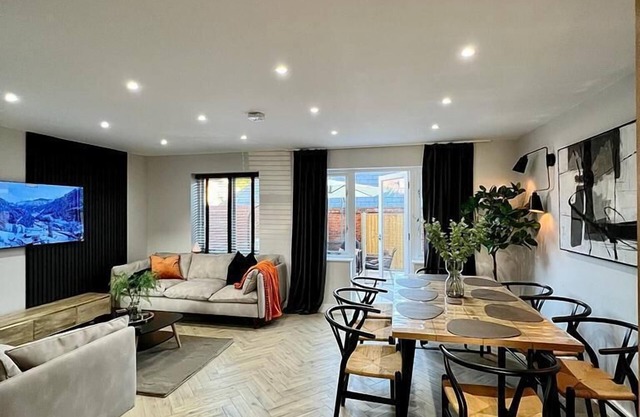 Charming 3-Bed House with 1 Parking space