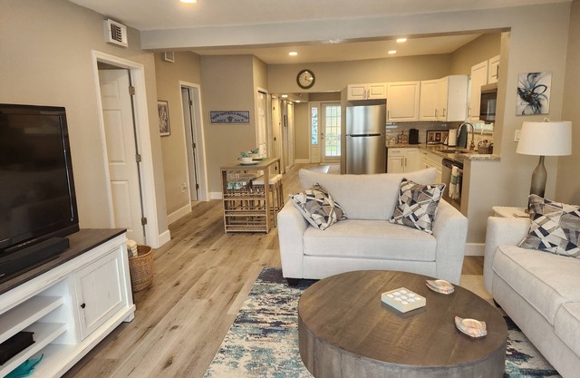 Charming 3-bedroom house in New Smyrna Beach with WiFi, AC and all amenities.