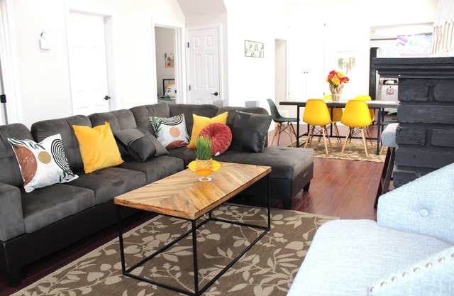 Charming 3-bed/with WiFi/Workplace, AC in welcoming Baltimore/near everything