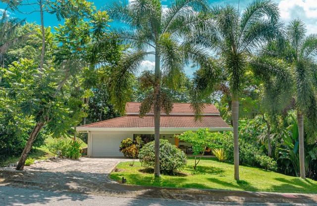 Charming 3-bedroom house with AC, WiFi in serene Puerto Carrillo