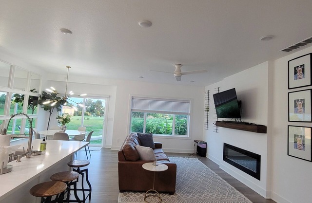 Charming 3-Bedroom TOWNHOME in WDM