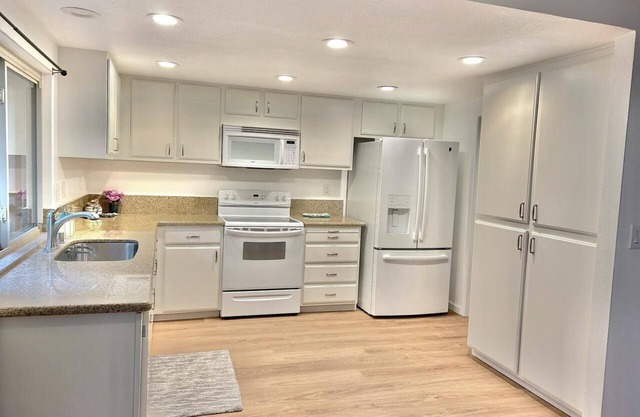Charming 3-bedroom house with WiFi and AC in Pleasant Hill