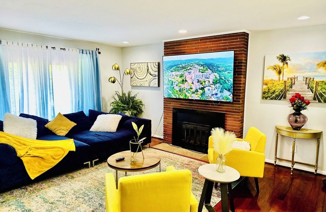 Charming 3-bedroom 2 bath house in peaceful Silver Spring with AC, WiFi