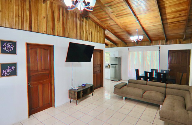 Charming 3-bedroom house in fabulous Monte Verde with WiFi
