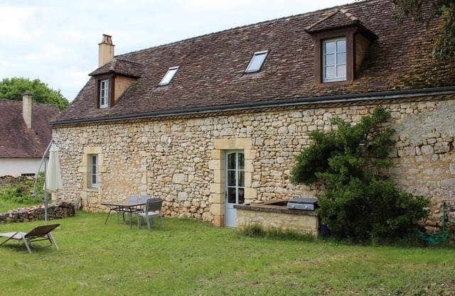 Charming 3-Bedroom Farmhouse with 30ha Land & Modern Amenities in Monsac