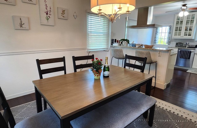 Charming 3-bedroom house with AC, WiFi in quaint Middletown