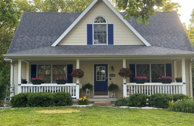 Charming 3-bedroom house in Monticello. Just a short walk to Indiana Beach.