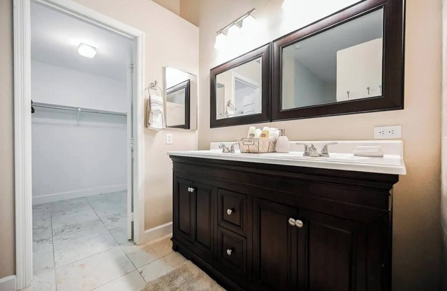 Charming 3-bedroom house Fully Furnished with Pool Near Vegas Strip