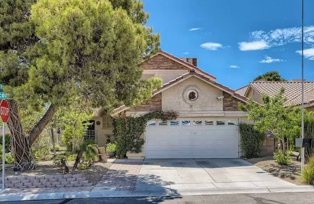 Charming 3-bedroom house in vibrant Las Vegas with WiFi, AC