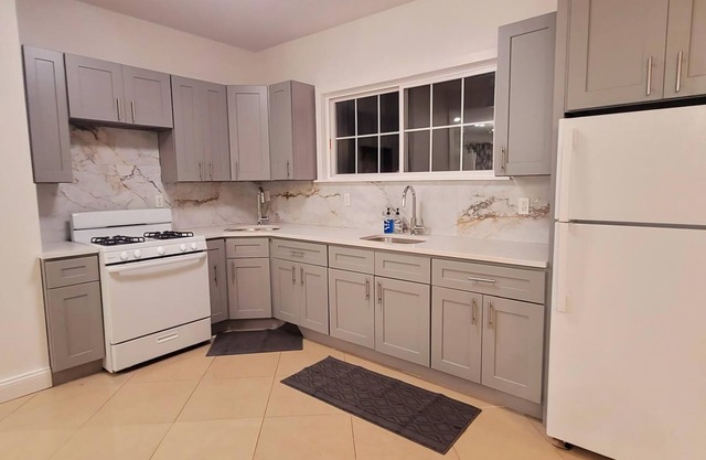 Charming 3-bedroom house with AC and WiFi in Brooklyn