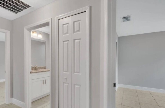 Charming 3-bedroom house in Palm Bay with AC, WiFi