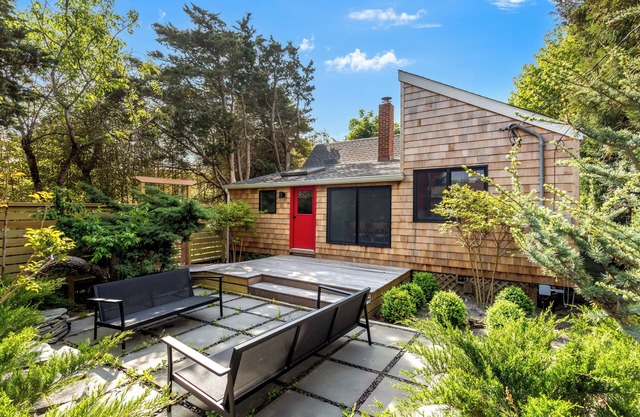 Charming 3-bedroom house with AC and Hot Tub in the Pines