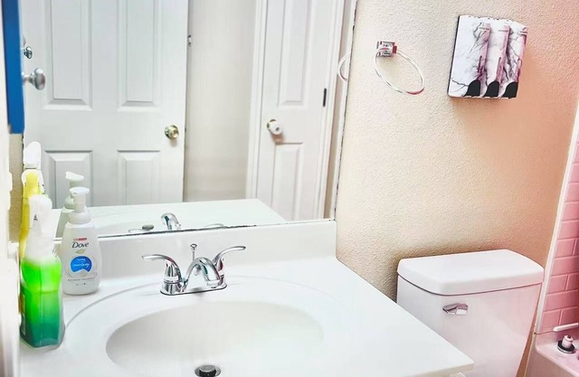Charming 3-bedroom house in Helotes with AC, WiFi