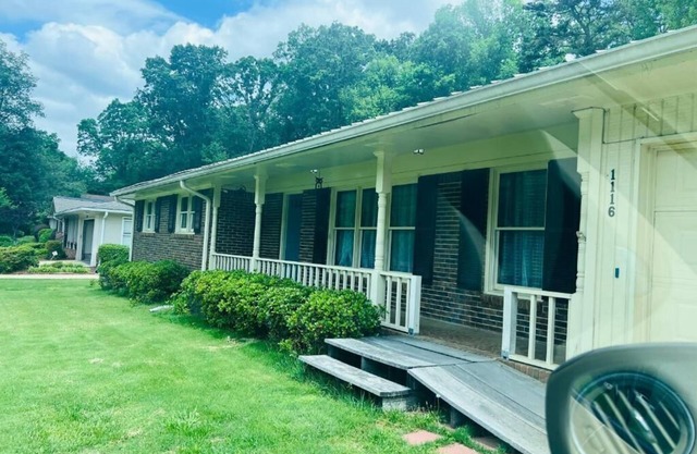 Charming 3-bedroom house with AC, WiFi in lovely Lilburn