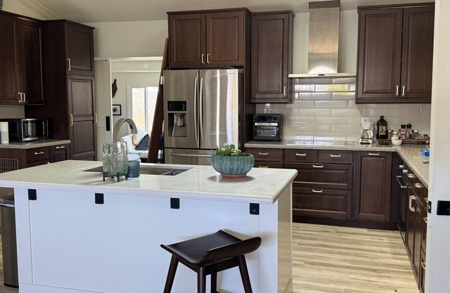 Charming 3-bedroom house with AC, in N. Phoenix