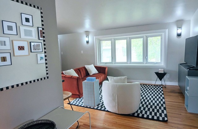 Charming 3-bedroom house with WiFi, fitness room in Pontiac