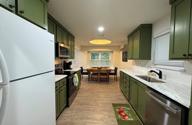 Charming 3-bedroom house with WiFi and AC in Woodway