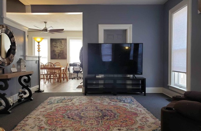 Charming 3-bedroom house in lovely Adrian with WiFi, AC