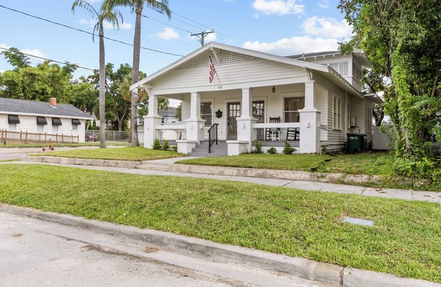 Charming 3-bedroom house in South Tampa with Hot Tub