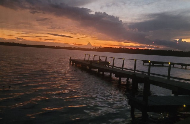 Charming 3 bedroom Lakehouse on Lake Josephine Shores. 10 minutes from Racw