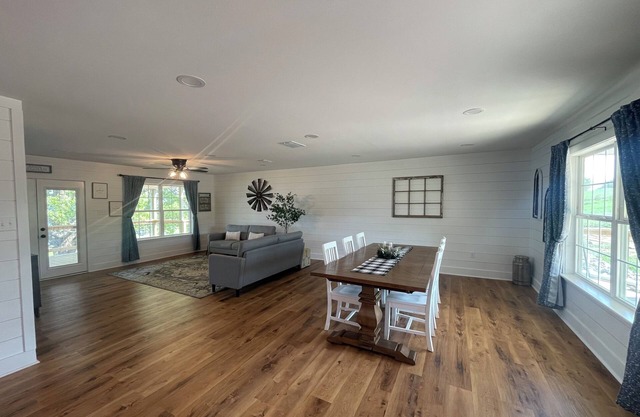 Charming 3-bedroom Lake House in Yantis with WiFi