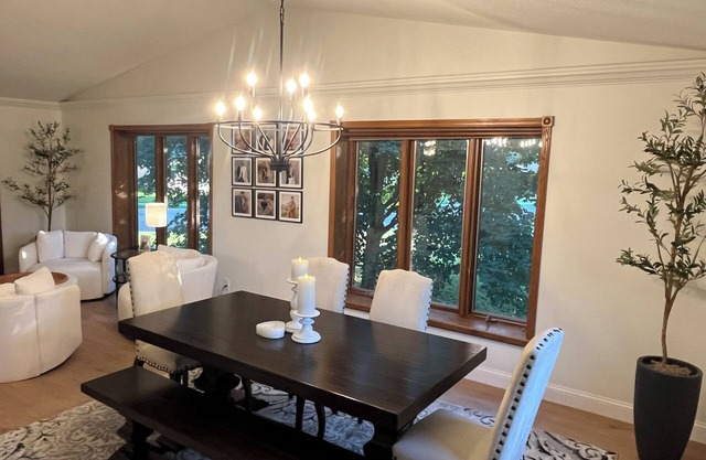 Charming 3-bedroom house in serene Lake Crystal with Chef's kitchen
