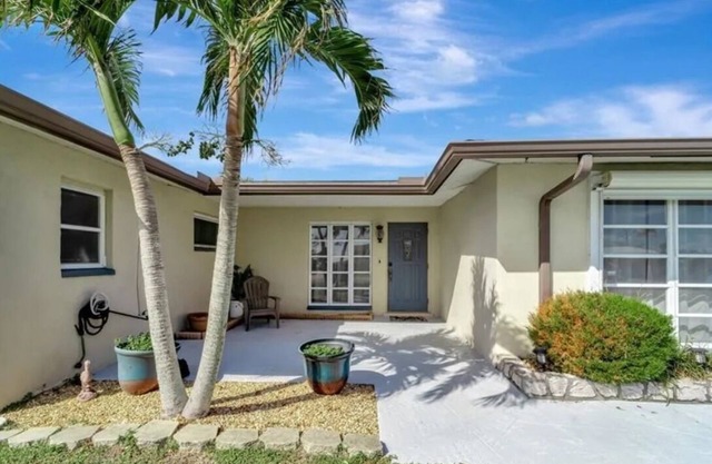 Charming 3-bedroom house with WiFi, AC in Rotonda West