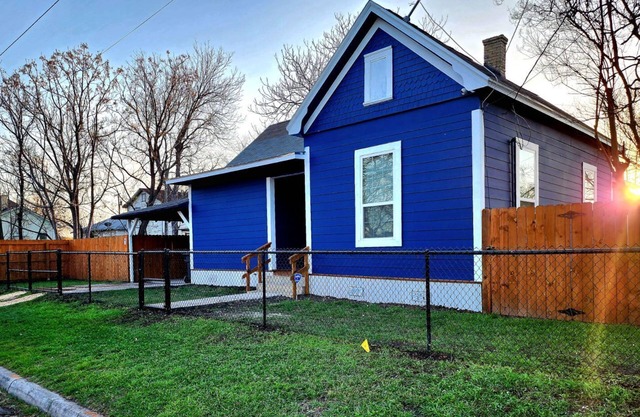 Charming 3-bedroom house in fabulous San Antonio with AC, WiFi