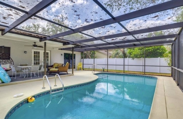 Charming 3-bedroom house in Spring Hill with WiFi, AC