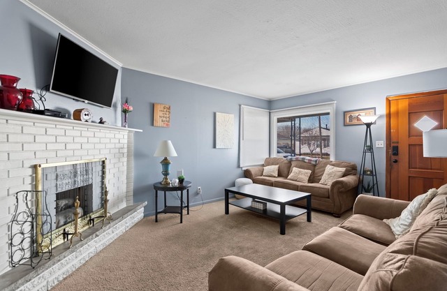 Charming 3-bedroom house in enchanting Springfield with Wifi, Smart TV, King Bed