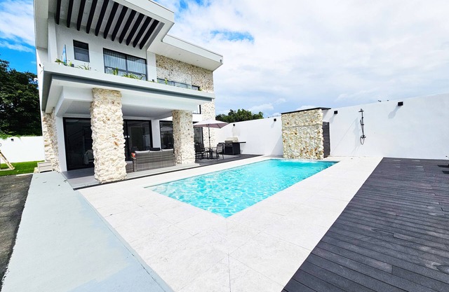 Charming 3-bedroom villa with WiFi, A/C in welcoming La Fortuna