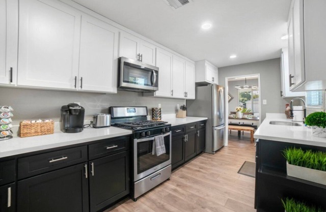 Charming 3-bedroom w/Big Yard + Hot Tub + Garage Parking