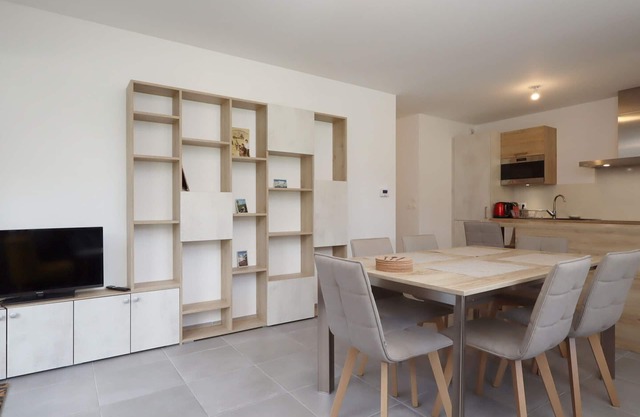 Charming 3-BR Apartment with Terrace and Garage in Serene Servoz, Ideal for Families/Friends