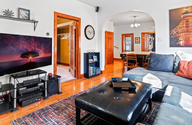 Charming 3bd/1bath in the vibrant creative heart of Minneapolis' Art District.