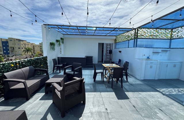 Charming 3BR apartment with private terrace & Jacuzzi. Just 3mins from the Beach
