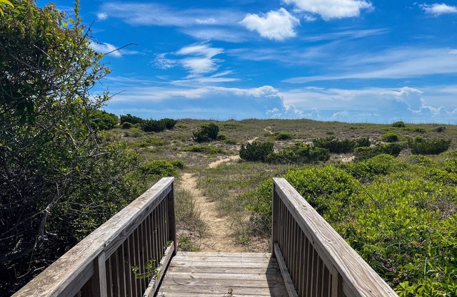 Charming 3BR Oceanfront Home in Avon,NC with Full Kitchen, A/C, and WIFI