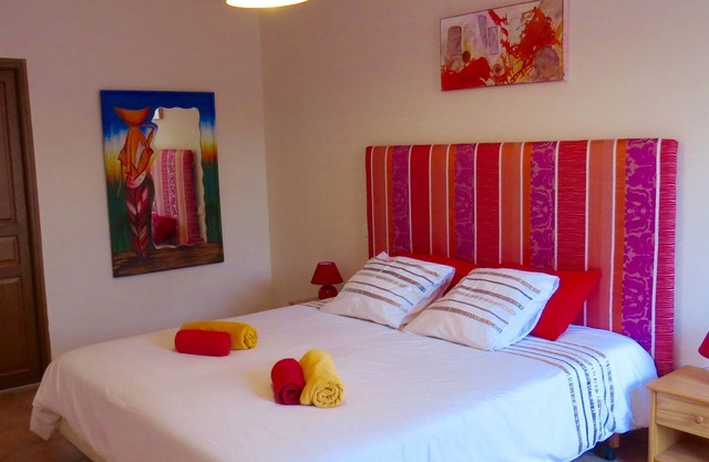 Charming 4/7 person gite in the heart of Périgord Noir with swimming pool