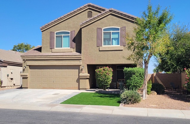 Charming 4 bed/3 bath house, full amenities!