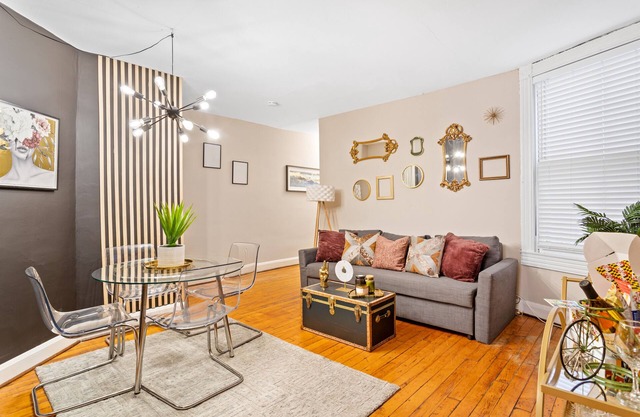 Charming 4 bed/Wine/Parking/1000sqft/Mins to Dwntwn!