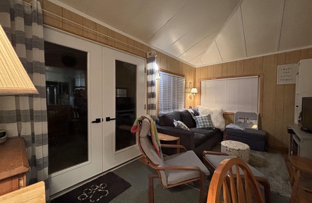 Charming 4-bedroom cottage in lovely Greater Napanee with AC
