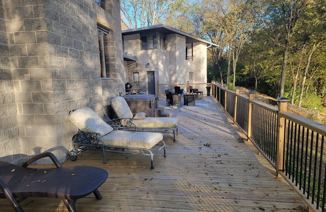 Charming 4-bedroom house with WiFi and AC directly on the Ohio River with dock.