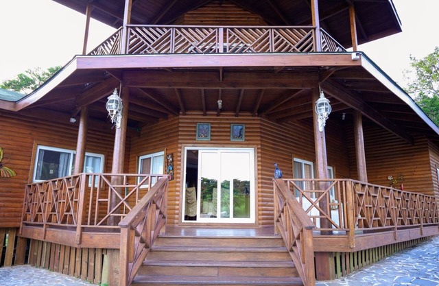 Charming 4-bedroom house in delightful Peña Blanca with WiFi, AC