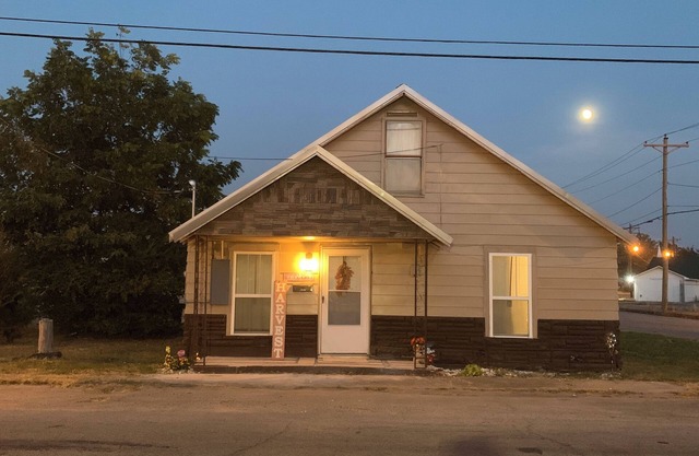Charming 4-bedroom house with WiFi and AC in delightful Jonesboro