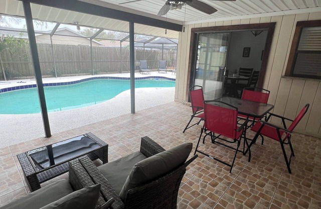 Charming 4-bedroom house with AC, WiFi in amazing Brandon