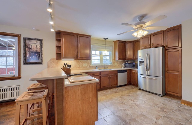 Charming 4-bedroom house - 30+ day rental
