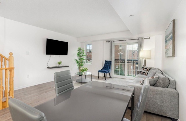 Charming 4-bedroom house with Central air and WiFi in Oshawa
